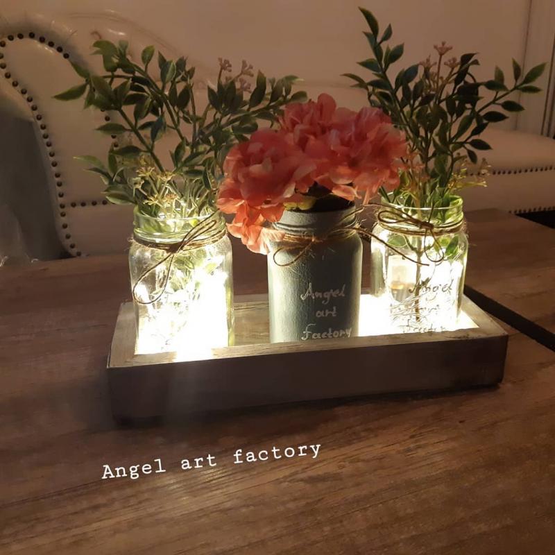 Δισκάκι με βαζάκια  λουλούδια και φώς